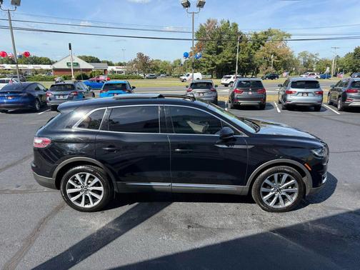 2019 Lincoln Nautilus Select