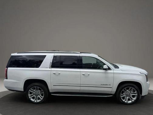 White 2017 GMC Yukon XL SLT