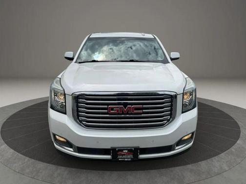 White 2017 GMC Yukon XL SLT