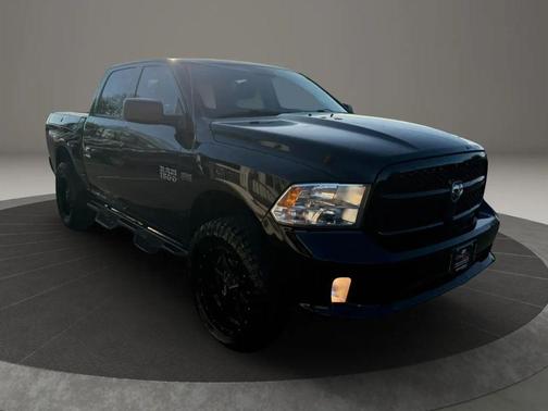 Brilliant Black Crystal Pearlcoat 2018 RAM 1500 Express