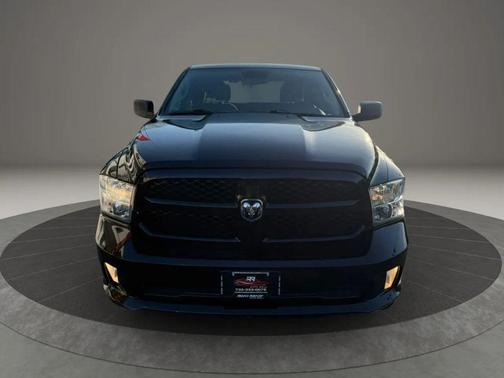 Brilliant Black Crystal Pearlcoat 2018 RAM 1500 Express
