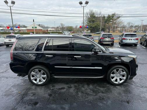 2018 Cadillac Escalade Luxury