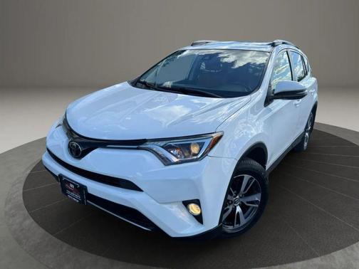 Super White 2018 Toyota RAV4 XLE