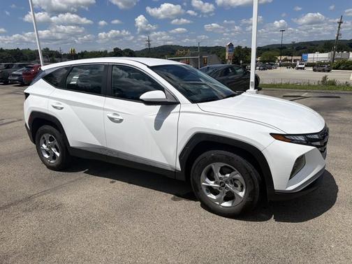White 2024 Hyundai TUCSON SE
