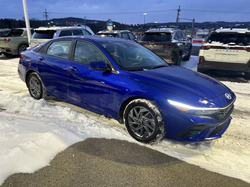 2024 Hyundai ELANTRA SEL