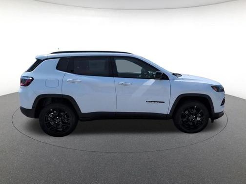Bright White Clearcoat 2026 Jeep Compass Latitude