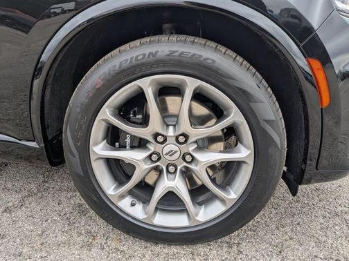 DB Black Crystal Clearcoat 2026 Dodge Durango GT Plus HEMI V8