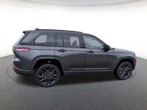 Metallic 2026 Jeep Grand Cherokee Limited