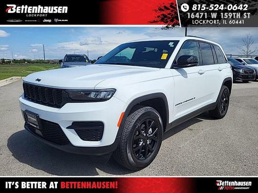 Bright White Clearcoat 2025 Jeep Grand Cherokee Laredo