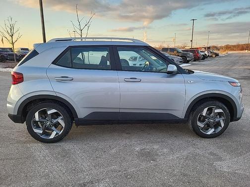 2022 Hyundai VENUE SEL