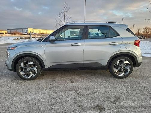 2022 Hyundai VENUE SEL