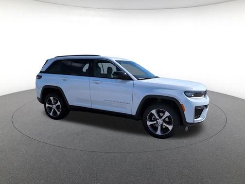 Bright White Clearcoat 2026 Jeep Grand Cherokee Limited