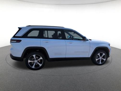Bright White Clearcoat 2026 Jeep Grand Cherokee Limited