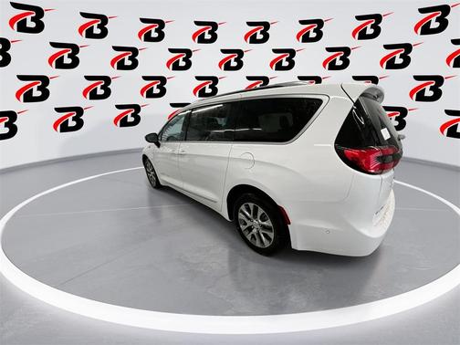 2025 Chrysler Pacifica Hybrid Pinnacle