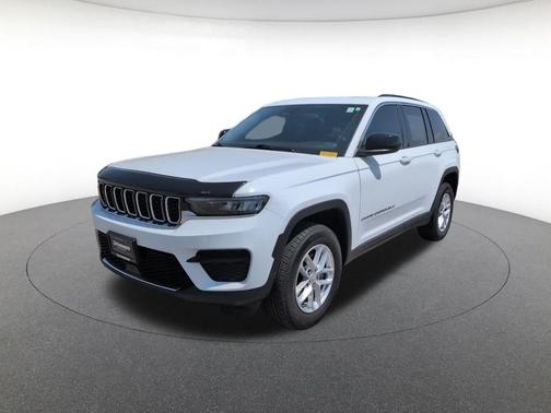 Bright White Clearcoat 2024 Jeep Grand Cherokee Laredo