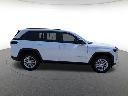 Bright White Clearcoat 2024 Jeep Grand Cherokee Laredo