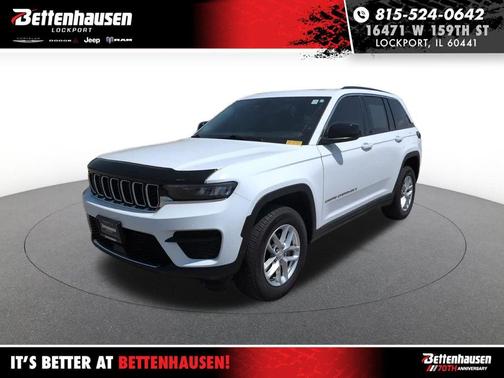 Bright White Clearcoat 2024 Jeep Grand Cherokee Laredo