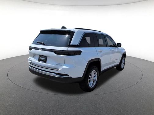 Bright White Clearcoat 2024 Jeep Grand Cherokee Laredo
