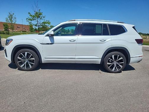 Opal White Pearl Effect 2025 Volkswagen Atlas 2.0T SEL Premium R-Line