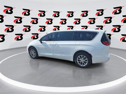 2023 Chrysler Pacifica Touring-L