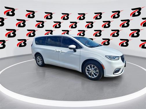2023 Chrysler Pacifica Touring-L