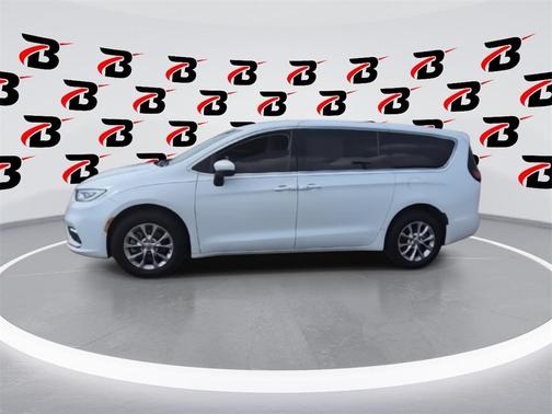 2023 Chrysler Pacifica Touring-L