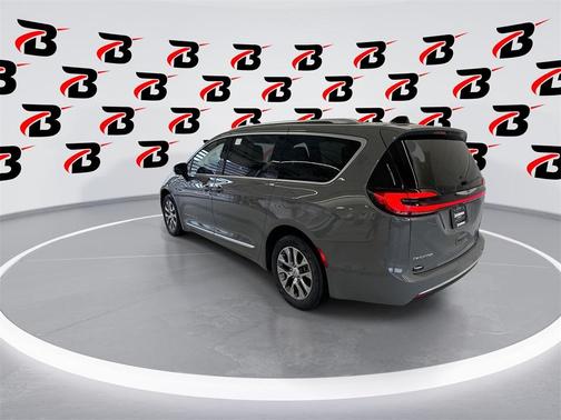2025 Chrysler Pacifica Hybrid Pinnacle