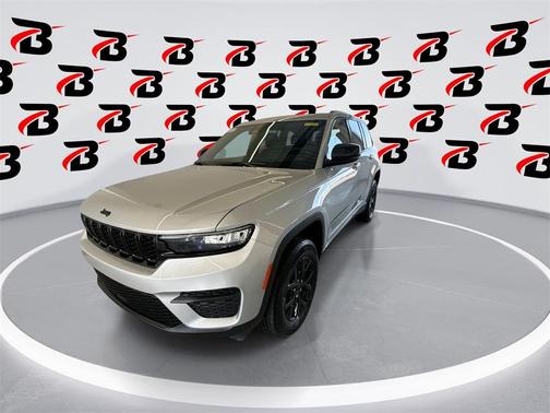 2025 Jeep Grand Cherokee Laredo