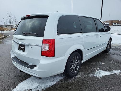 2015 Chrysler Town & Country S