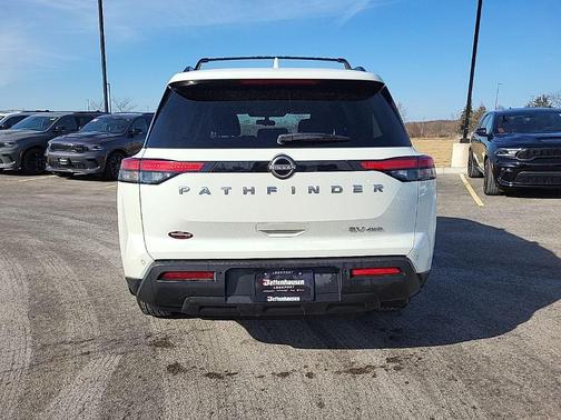 2022 Nissan Pathfinder SV