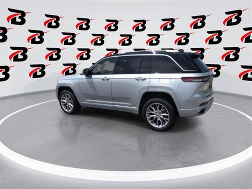 2022 Jeep Grand Cherokee Summit