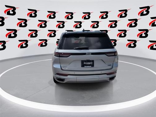 2022 Jeep Grand Cherokee Summit