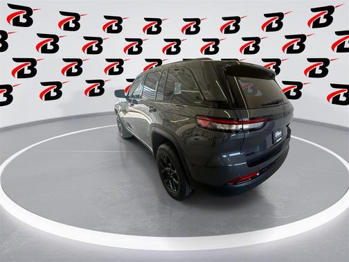 2025 Jeep Grand Cherokee Laredo