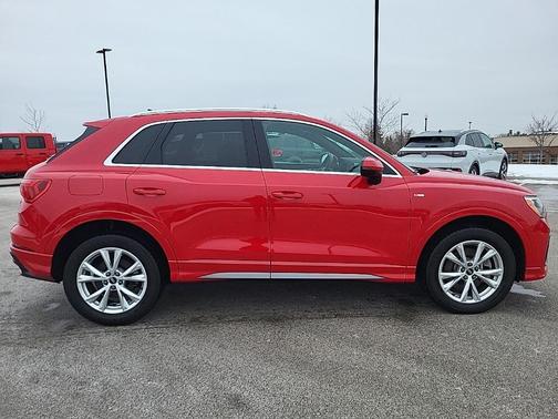 2022 Audi Q3 45 S line Premium