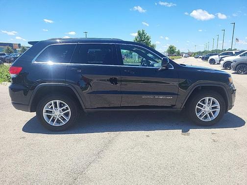 Diamond Black 2018 Jeep Grand Cherokee Laredo E