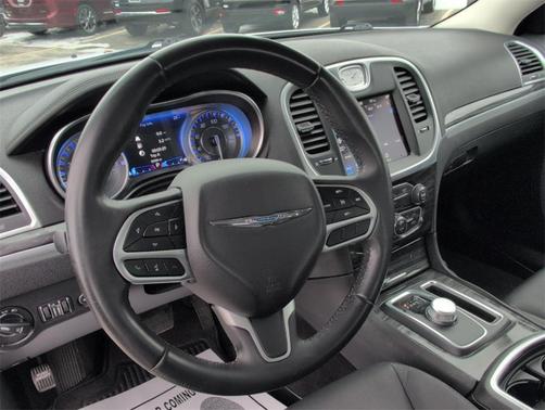 2018 Chrysler 300 Touring