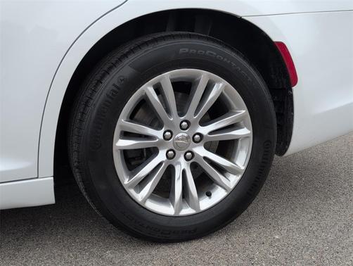 2018 Chrysler 300 Touring