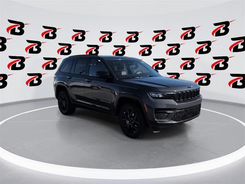 2025 Jeep Grand Cherokee Laredo
