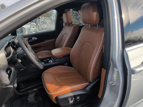 2024 Chrysler Pacifica Pinnacle