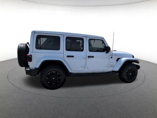 Bright White Clearcoat 2019 Jeep Wrangler Unlimited Sahara