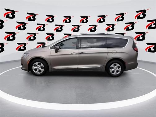 2017 Chrysler Pacifica Touring-L Plus