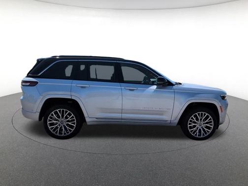 Silver Zynith 2026 Jeep Grand Cherokee Summit