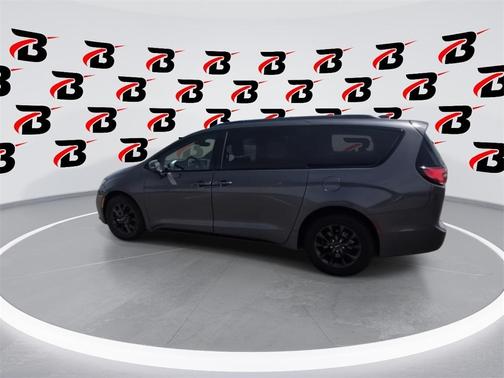 2022 Chrysler Pacifica Touring-L