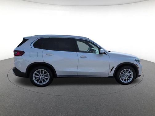 White Metallic 2019 BMW X5 xDrive40i