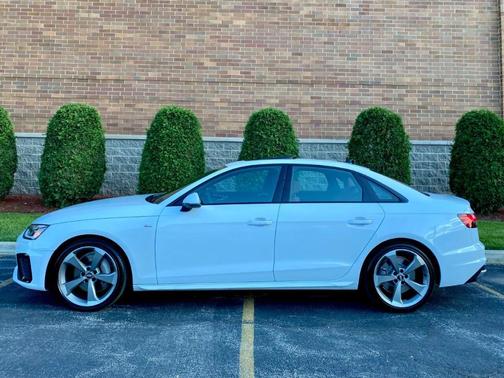 Photo 3 of 30 of 2021 Audi A4 40 Premium Plus