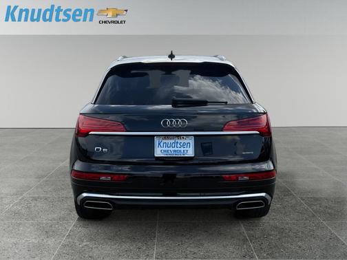 Mythos Black Metallic 2024 Audi Q5 45 S line Premium