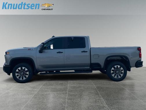 Sterling Gray Metallic 2026 Chevrolet Silverado 2500 Custom