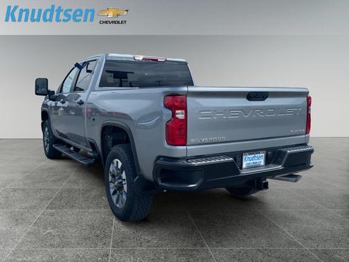 Sterling Gray Metallic 2026 Chevrolet Silverado 2500 Custom