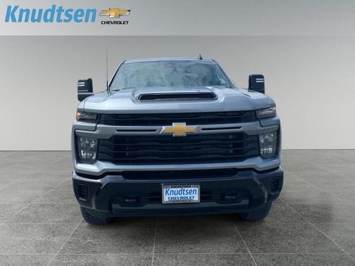 Sterling Gray Metallic 2026 Chevrolet Silverado 2500 Custom