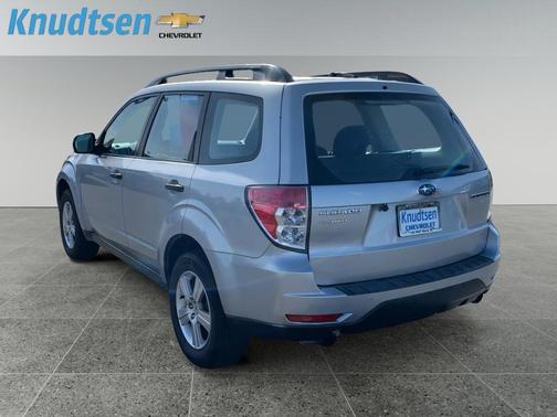 Ice Silver Metallic 2012 Subaru Forester 2.5X